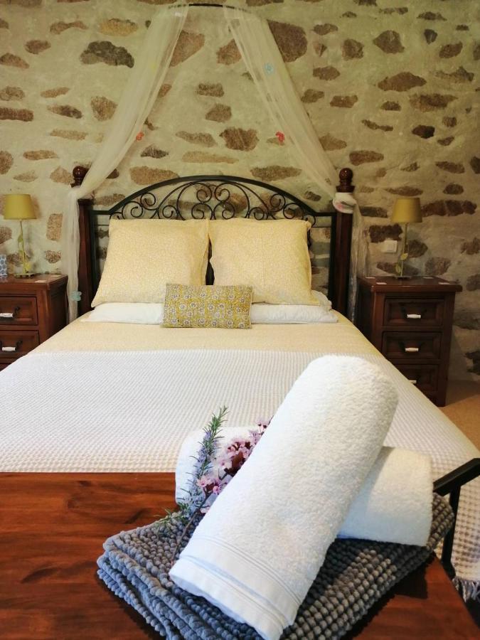 Bed and Breakfast La Grange Ancienne Montrollet Екстер'єр фото