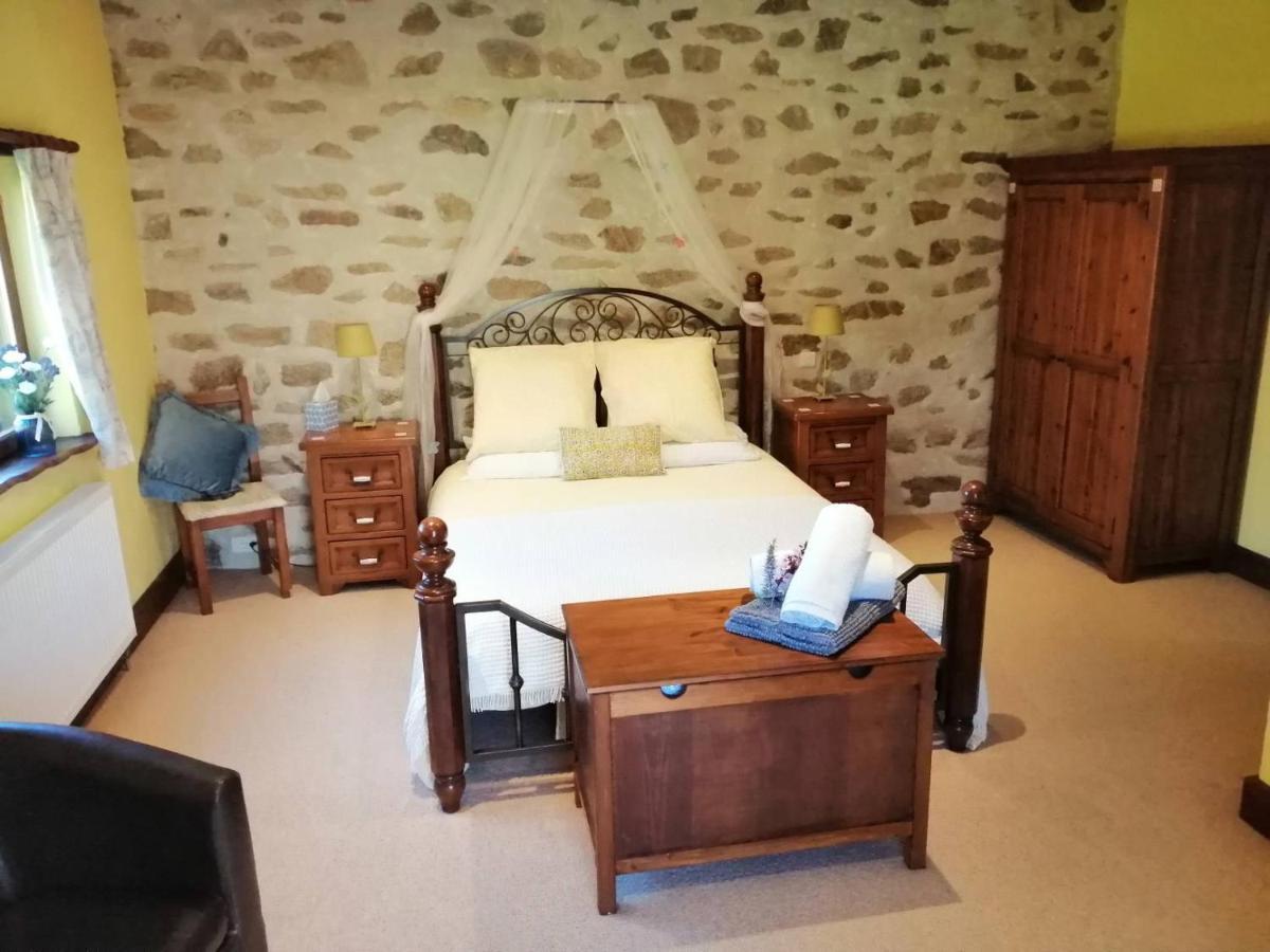 Bed and Breakfast La Grange Ancienne Montrollet Екстер'єр фото