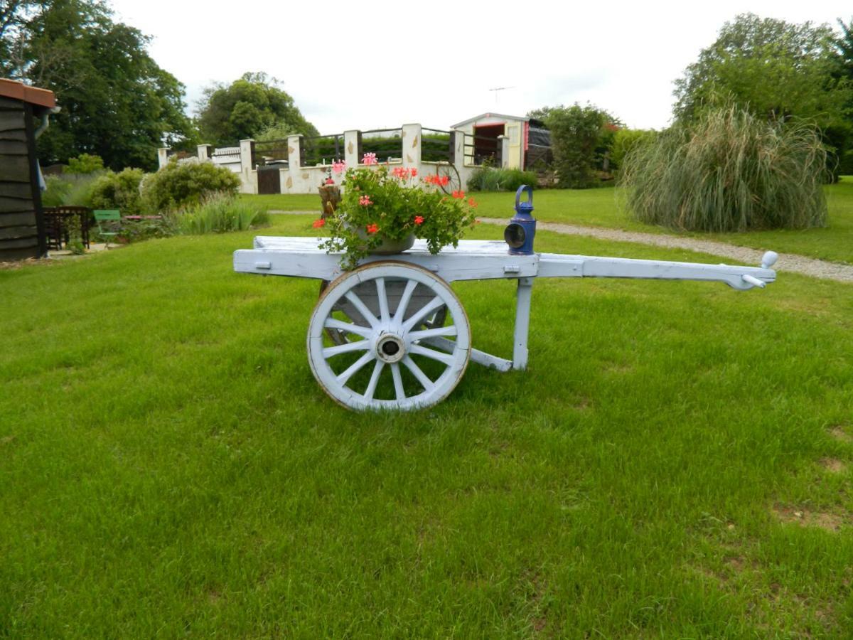 Bed and Breakfast La Grange Ancienne Montrollet Екстер'єр фото